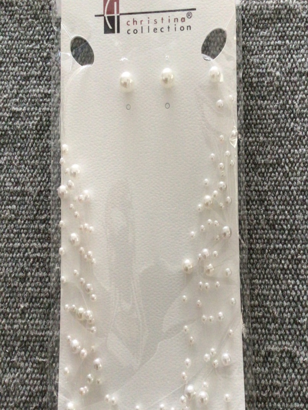 NWT women’s faux pearl necklace and earring set great for weddings or evening ou